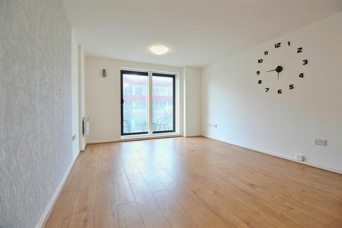 2 Bedroom Flat To Rent In London Road, Isleworth, TW7