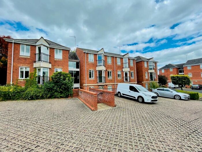 2 Bedroom Flat To Rent In Burbury Court, Warwick, CV34
