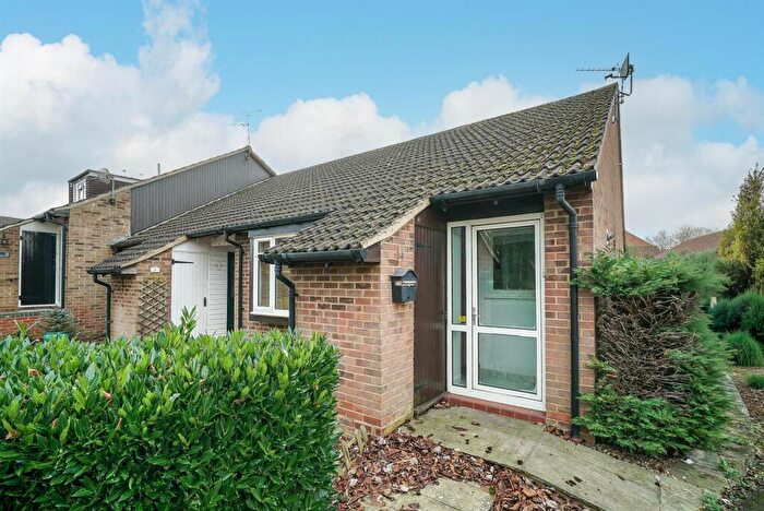2 Bedroom Bungalow For Sale In Ripon Way, St. Albans, AL4