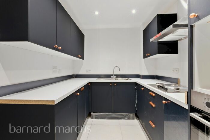 1 Bedroom Flat To Rent In Eastman Way, Epsom, KT19