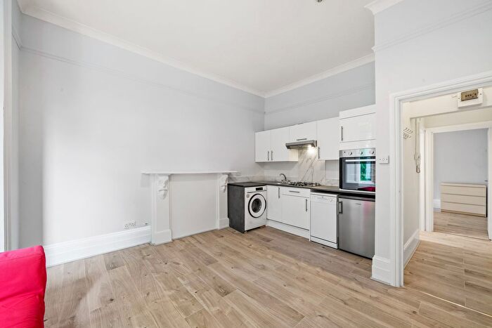 2 Bedroom Flat To Rent In Shepherds Bush Road, London, W6