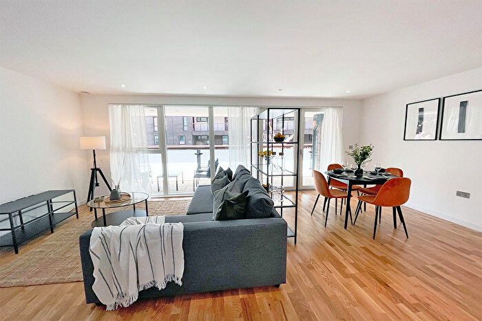 2 Bedroom Apartment To Rent In Giles Court, E2