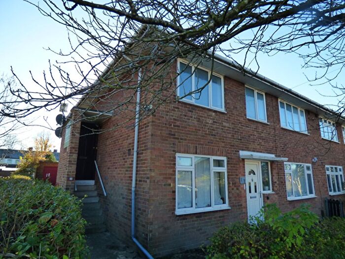 2 Bedroom Maisonette To Rent In Hillary Close, Luton, LU3