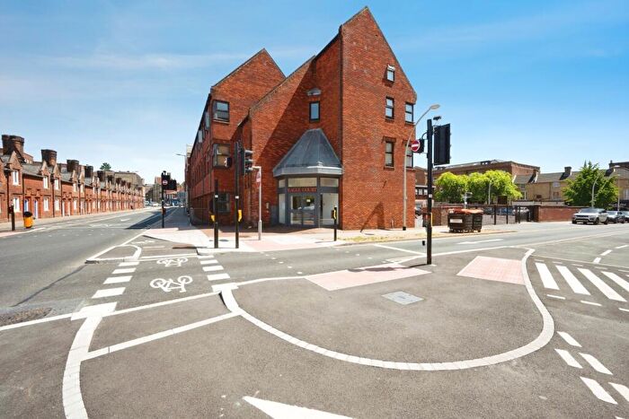 2 Bedroom Flat For Sale In Harpur Street, Bedford, Bedfordshire, MK40