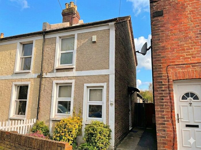 2 Bedroom Semi Detached House For Sale In Kingston Road, Leatherhead, Surrey, KT22