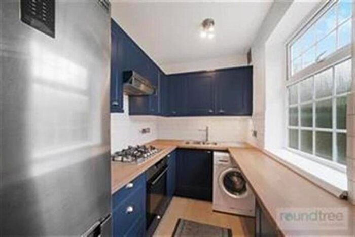 2 Bedroom Apartment For Sale In Kings Close, Hendon, NW4
