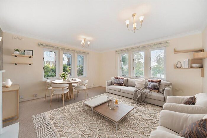 1 Bedroom Apartment For Sale In Station Approach, East Horsley, KT24