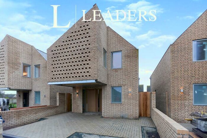 3 Bedroom Detached House To Rent In Valley View Gardens, Woodingdean, BN2