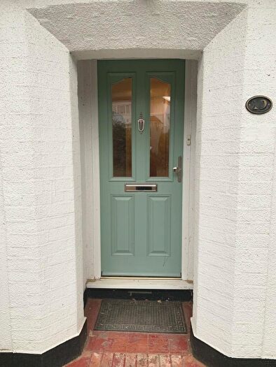 2 Bedroom Bungalow To Rent In Hounsden Road, Winchmore Hill, N21