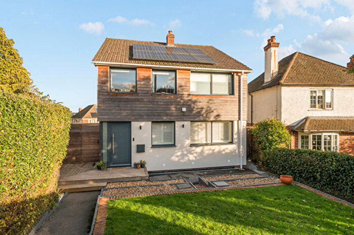 4 Bedroom Detached House For Sale In North Avenue, Farnham, GU9