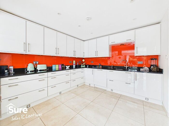 5 Bedroom Semi-Detached House To Rent In Kingsland Road, Hemel Hempstead, Hertfordshire, HP1