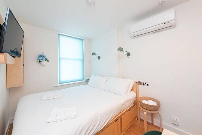 1 Bedroom Flat To Rent In Philbeach Gardens, Earls Court, London, SW5