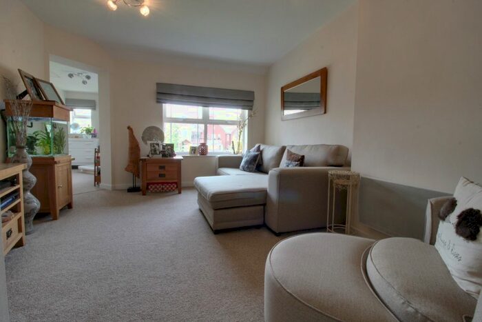 2 Bedroom Flat To Rent In Tudor Coppice, Solihull, B91