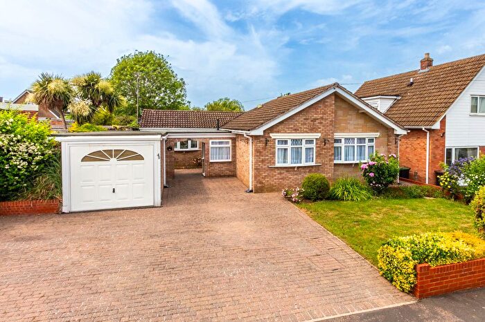 2 Bedroom Detached Bungalow For Sale In Fern Road, Rushden, NN10