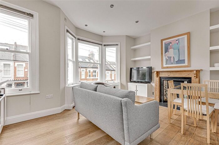 3 Bedroom Flat To Rent In Bramfield Road, Between The Commons, SW11