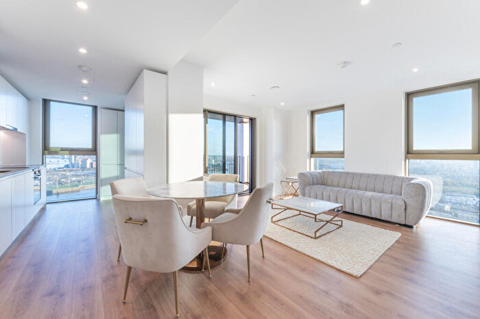 2 Bedroom Flat To Rent In One Thames Quay, Marsh Wall, E14