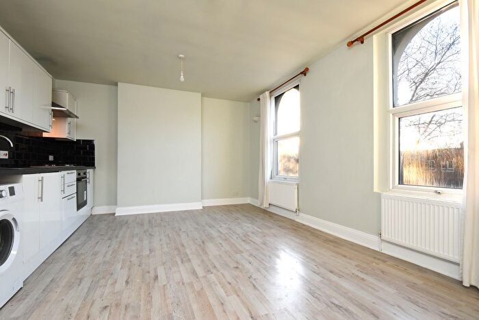 1 Bedroom Flat To Rent In Norwood Road, London, SE27