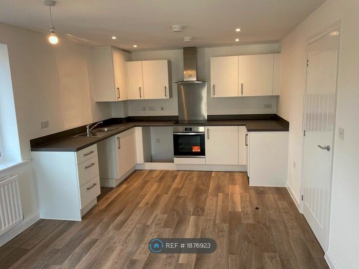 2 Bedroom Flat To Rent In Ridge Close, Cheltenham, GL52