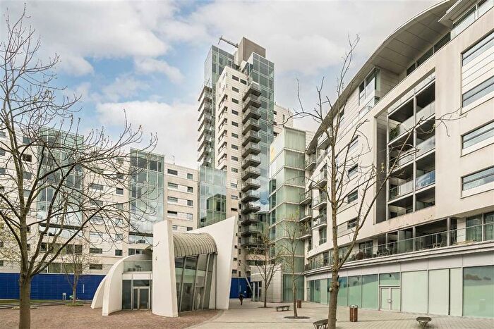 2 Bedroom Flat To Rent In Empire Square West, London Bridge, SE1