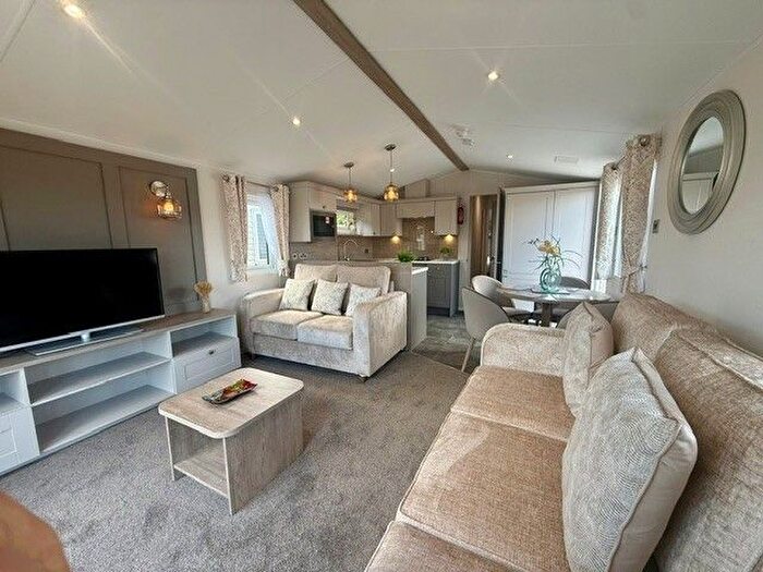 2 Bedroom Park Home For Sale In Par, PL24