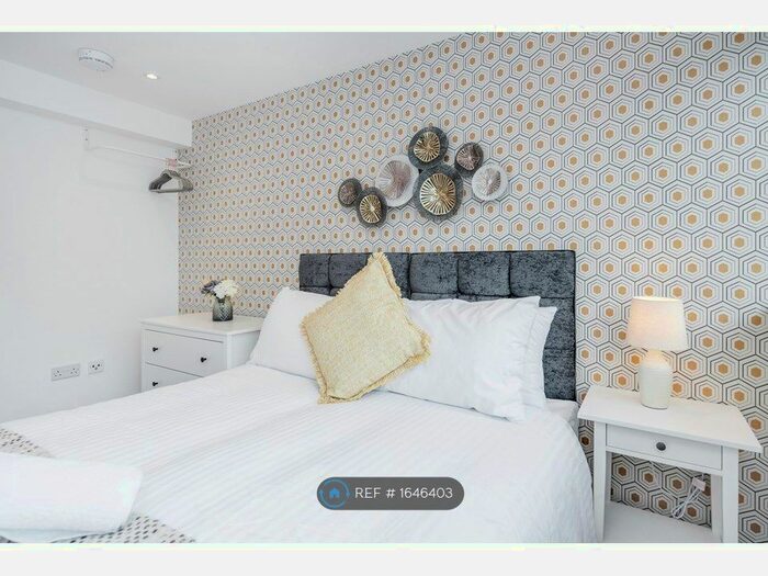 2 Bedroom Flat To Rent In Walker Avenue, Wolverton Mill, Milton Keynes, MK12