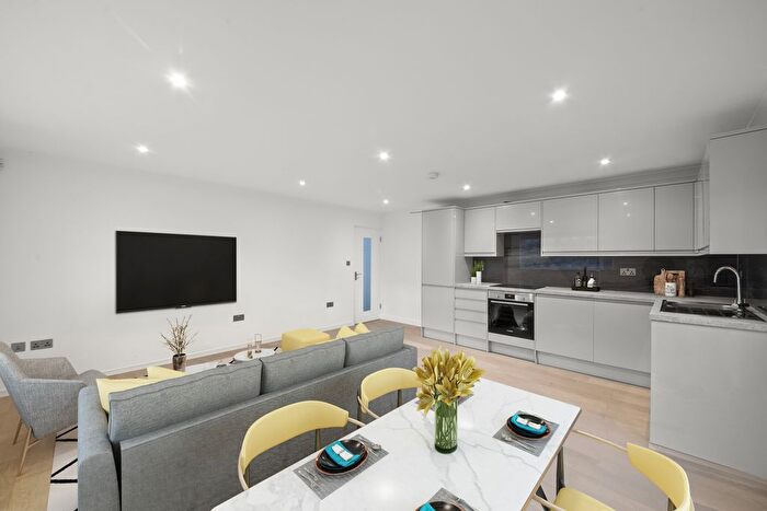 3 Bedroom Flat To Rent In Fowlers Walk, London, W5