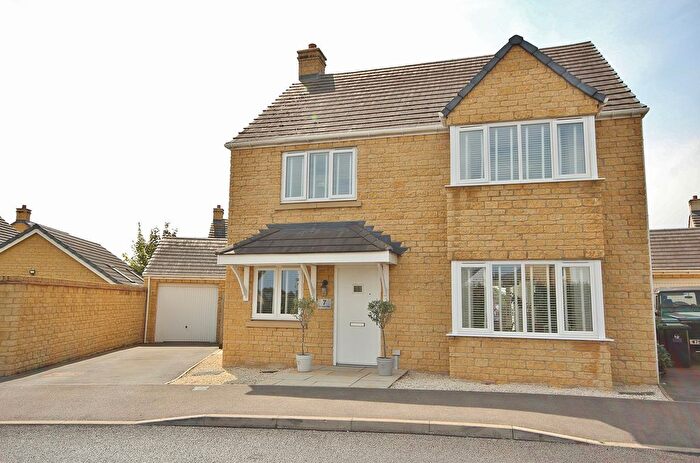 4 Bedroom Detached House For Sale In Centenary Way, Witney, OX29