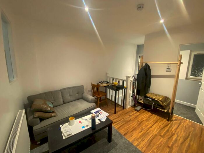 2 Bedroom Maisonette To Rent In Chester Road, Manchester, M15