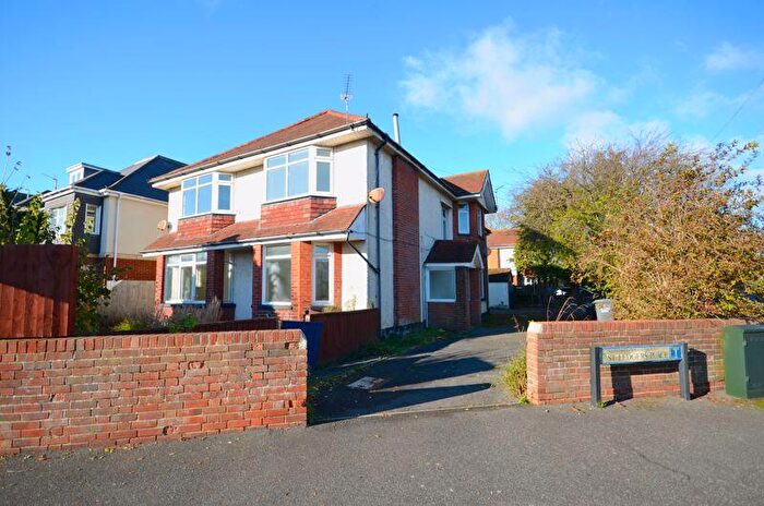 2 Bedroom Flat For Sale In Holdenhurst Road, Bournemouth, BH8