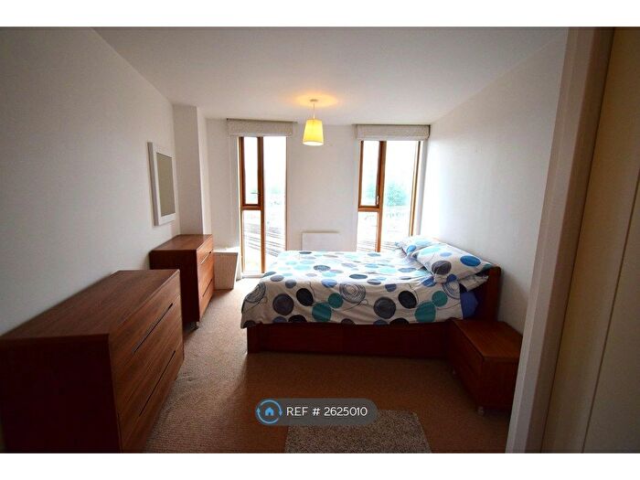 2 Bedroom Flat To Rent In Candle House, Leeds, LS1