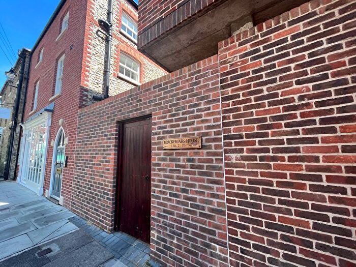 2 Bedroom Flat To Rent In St. Johns Street, Chichester, PO19