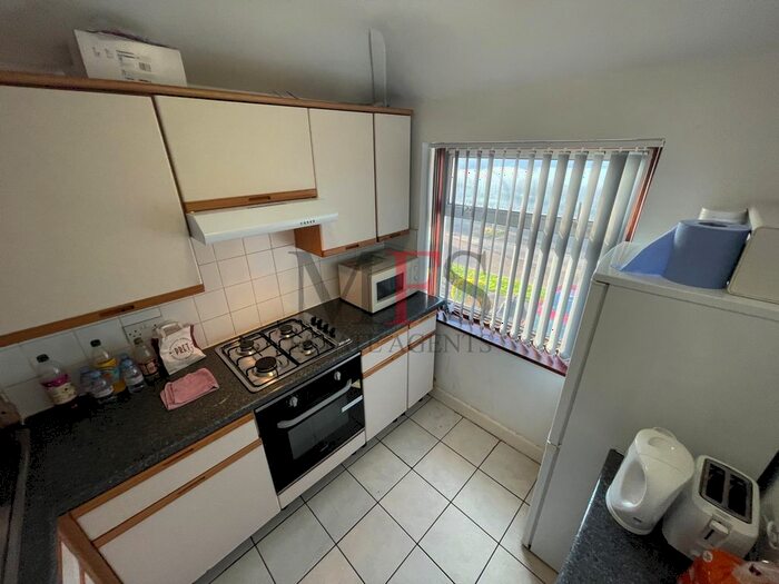 1 Bedroom Flat To Rent In Wimborne Avenue, Hayes, UB4