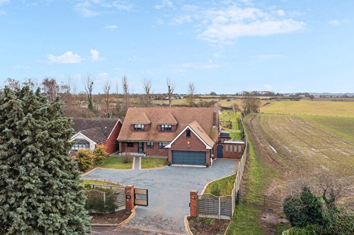 4 Bedroom Detached House For Sale In Tyburn Lane, Pulloxhill, MK45