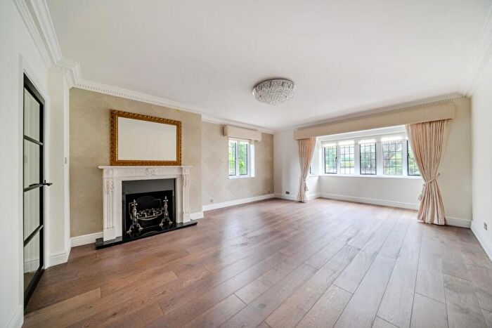 3 Bedroom Semi-Detached House To Rent In Purley Purley, CR8