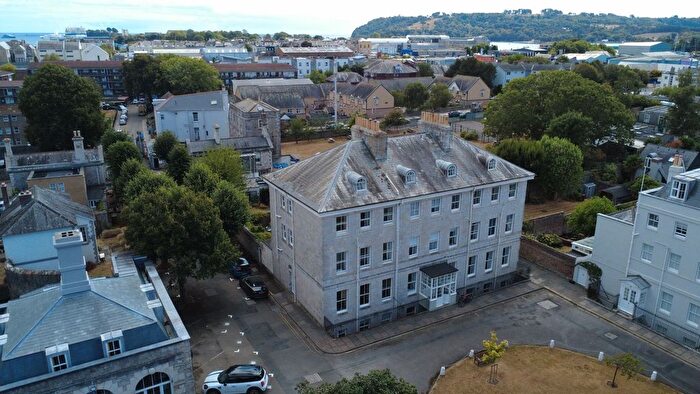 6 Bedroom Town House For Sale In The Square, Stonehouse, Plymouth, PL1