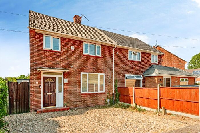 3 Bedroom Semi-Detached House For Sale In Malmstone Avenue, Merstham, Redhill, RH1
