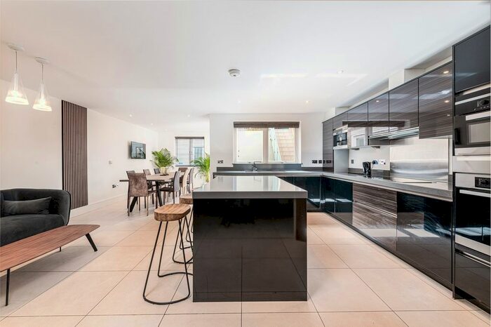 5 Bedroom Property To Rent In Clavering Place, London, SW12