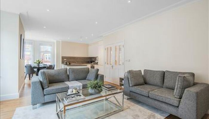 3 Bedroom Flat To Rent In Hamlet Gardens, London, W6