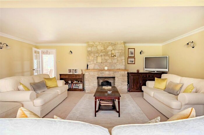 4 Bedroom Bungalow For Sale In Marlborough Drive, Cassington, Witney, OX29