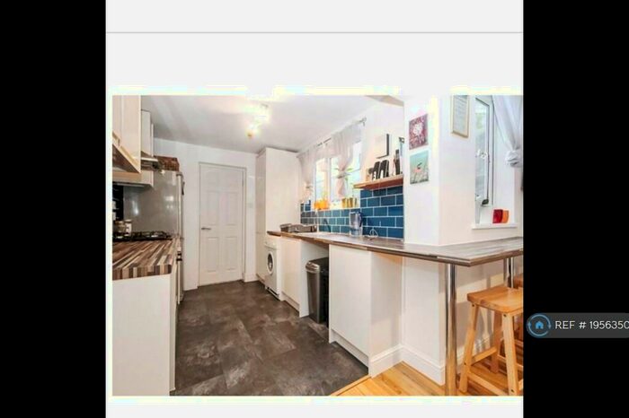 3 Bedroom Terraced House To Rent In Albany Road, Chatham, ME4