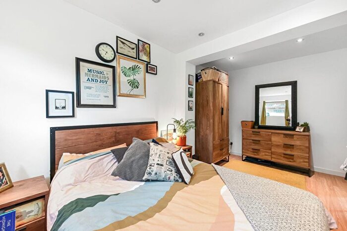 2 Bedroom Flat For Sale In Croydon Road, Anerley, London, SE20