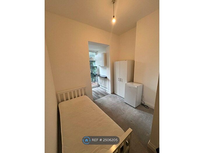 Studio To Rent In Lichfield Grove, London, N3