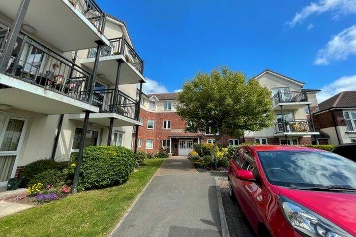 1 Bedroom Flat To Rent In Grove Road, Fareham, PO16