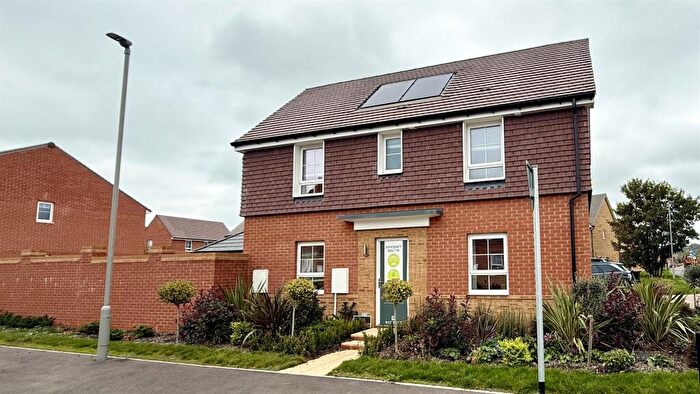 3 Bedroom Detached House For Sale In Quarter Jack Park, Leigh Road, Wimborne, BH21