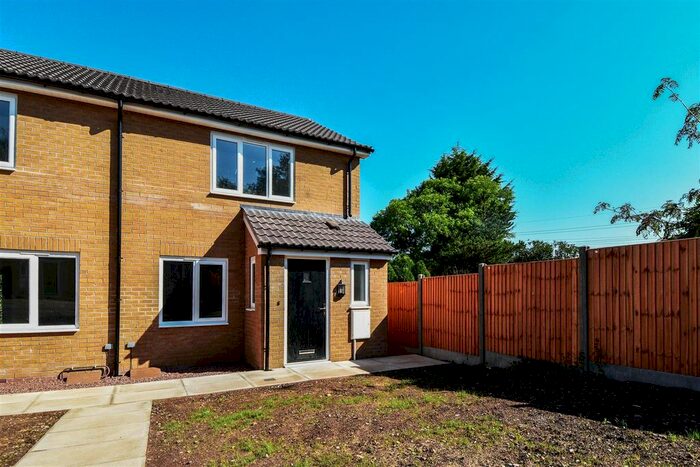 2 Bedroom Semi-Detached House To Rent In Rosary Gardens, Bromsgrove, Worcestershire B60
