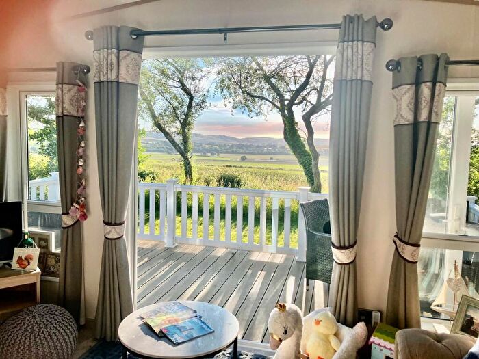 3 Bedroom Park Home For Sale In Main Road, Ventnor, Isle Of Wight, PO38