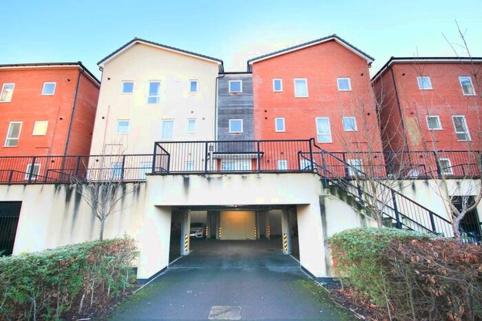 2 Bedroom Flat To Rent In Nicholson Park, Bracknell RG12