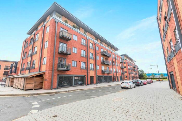 2 Bedroom Flat To Rent In Woodhouse Close, Worcester WR5