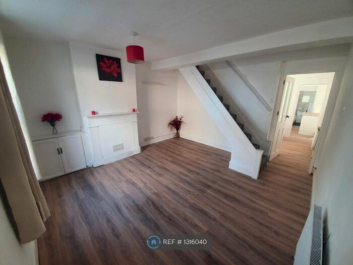 3 Bedroom Terraced House To Rent In Gordon Road, Gillingham ME7