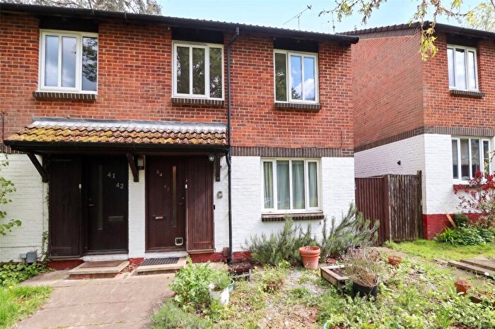 1 Bedroom Maisonette For Sale In Overthorpe Close, Knaphill, Woking, Surrey, GU21